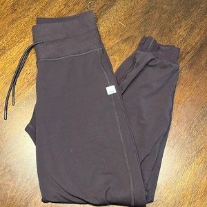 Vuori Daily Joggers